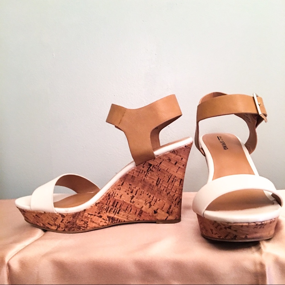 Wedge strappy, two-tone wedges!!